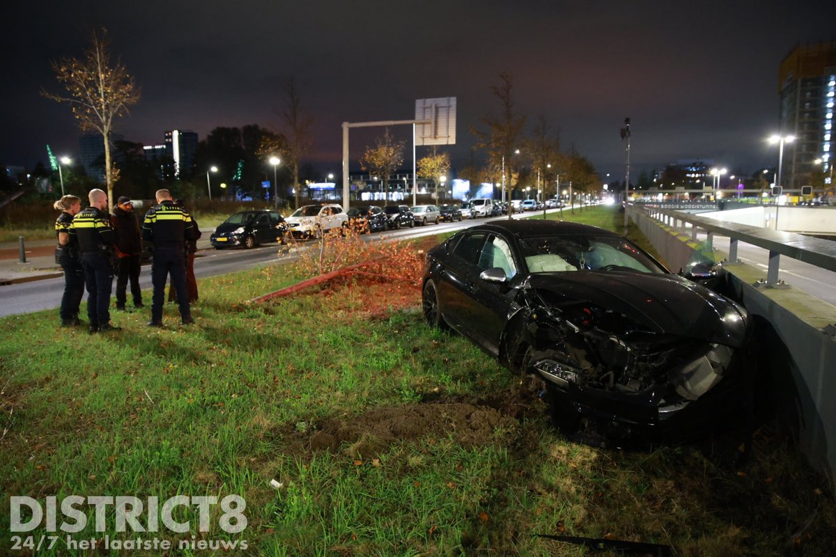 Automobilist rijdt onder invloed tegen tunnelwand op Binckhorstlaan, Den Haag