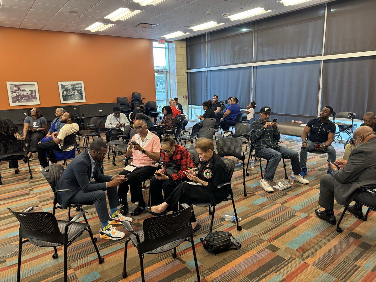 gilalvarez259's tweet image. Great energy at tonight’s @WichitaUSD259 Community Forum! Our community, families, staff, and students showed the power of coming together and being heard. Student voices continue to inspire and lead the way. #WPSProud #CommunityStrong
