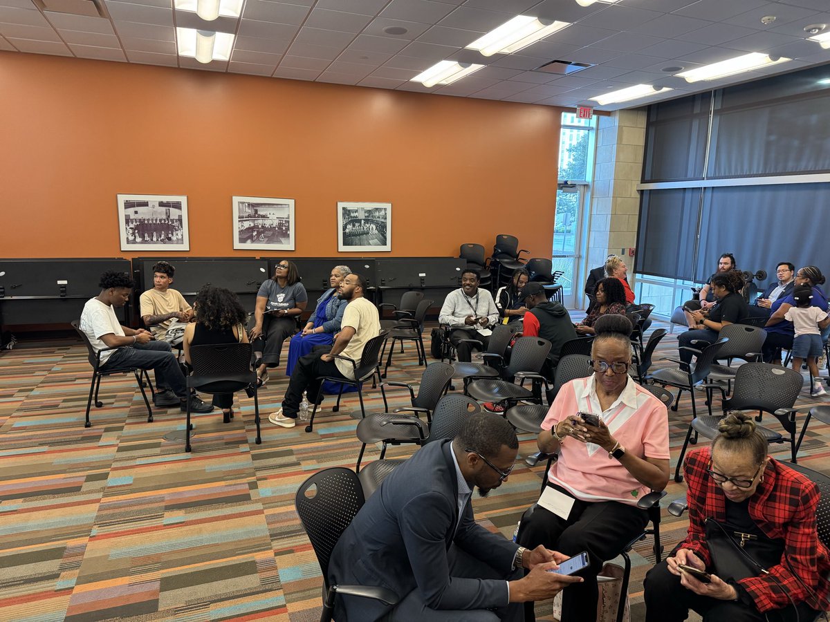 gilalvarez259's tweet image. Great energy at tonight’s @WichitaUSD259 Community Forum! Our community, families, staff, and students showed the power of coming together and being heard. Student voices continue to inspire and lead the way. #WPSProud #CommunityStrong