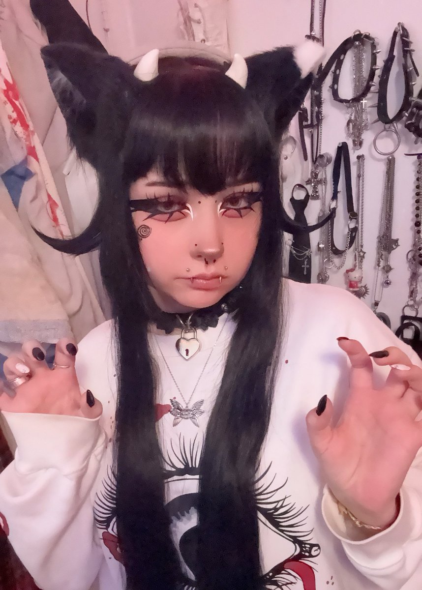 more resident evil 4 DLC 

meowmeow

twitch.tv/soniyoru