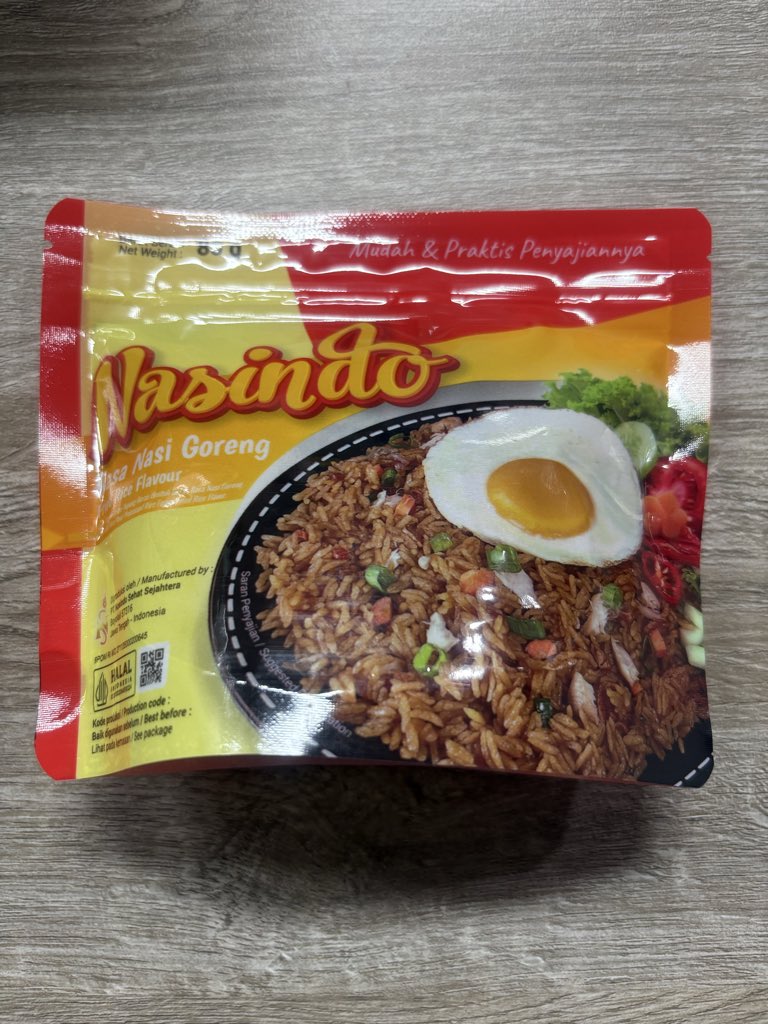 Mencoba nasi goreng instan dlu hari ini