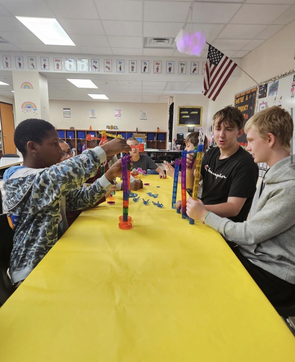 MapleCrestSTEM's tweet image. Ms. Knutson’s class built an incredible marble run as part of this year’s STEM Week celebrations! It was all about creativity, teamwork, and hands-on problem-solving. Watching their designs come to life was such a rewarding moment for all! ❤️💙