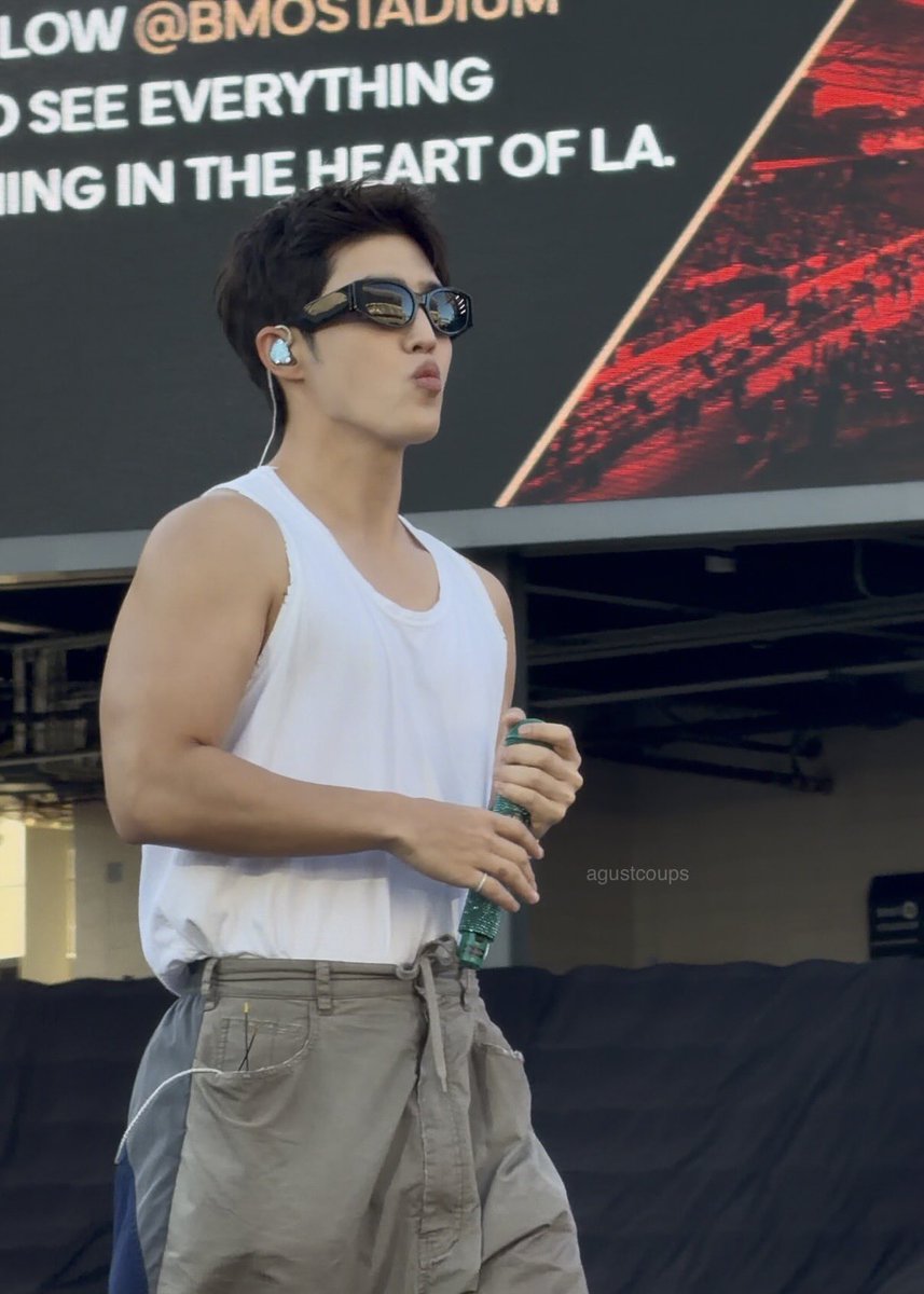 LA soundcheck cheol just changed my life 😵‍💫

#에스쿱스 #scoups #seventeen 
#SVT_TOUR_NEW_