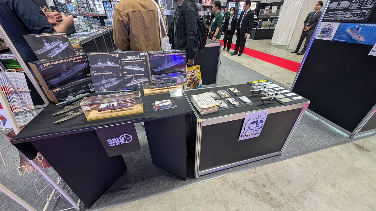 おはようございます!

全日本ホビーショーの準備は整えました。

今回は会場発表の零戦四色および塗装サンプルもご用意しております。また、来月発売SALVO模型1/700村雨護衛艦の完成品もお持ちいたしましたので、是非見に来てください😊

ビーバーブースでお待ちしております!