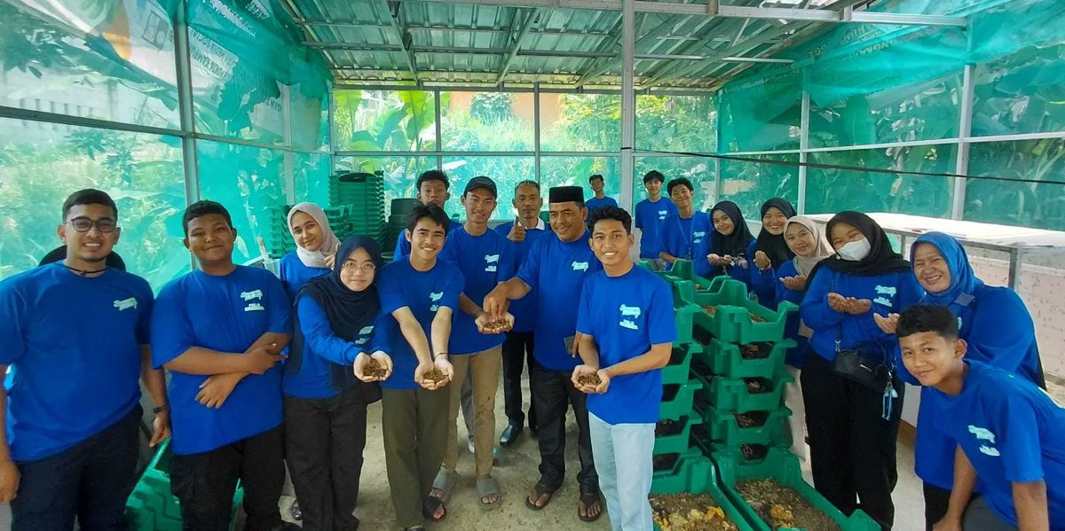 Remaja PIK-R Sacerba Belajar Kelola Sampah Organik di Rumah Maggot Sawangan

berita.depok.go.id/remaja-pik-r-s…