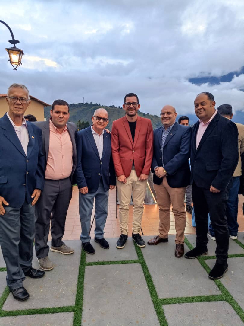 fronteraenlaweb's tweet image. #16Oct | #Coremer en nombre del Gobernador, Arnaldo Sánchez, y de su presidente, Sharif Aisami,  felicita a la nueva Comisión Taurina Municipal Libertador, designada por el alcalde, Nelson Álvarez.