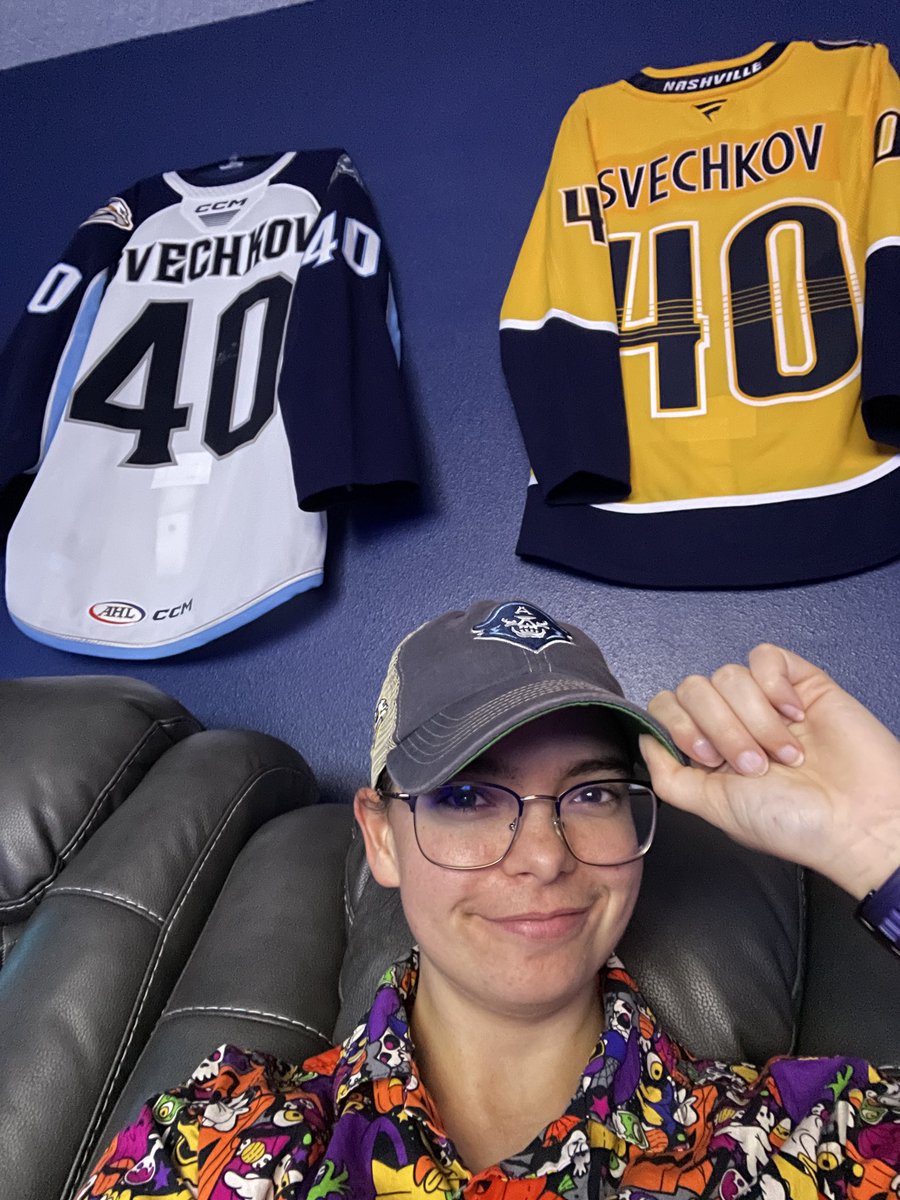 The_Pred_Head's tweet photo. Perfect timing! Back in the #predhead cave for period 3. @mkeadmirals grey hat for tonight’s #hatstats4 selection! https://t.co/sBtojHL5Zs
