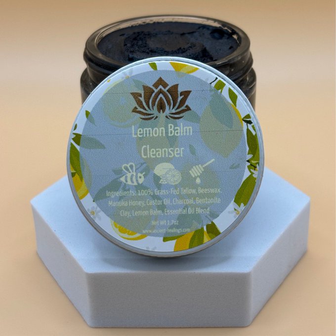 ancienth_h's tweet image. This little jar eats dirt for breakfast…
Forget foaming cleansers that strip your skin raw and leave it gasping for moisture.
Your face doesn’t need lab-made suds, it needs fat, clay, honey, and herbs that actually work with your skin, not against it.
That’s exactly what’s…