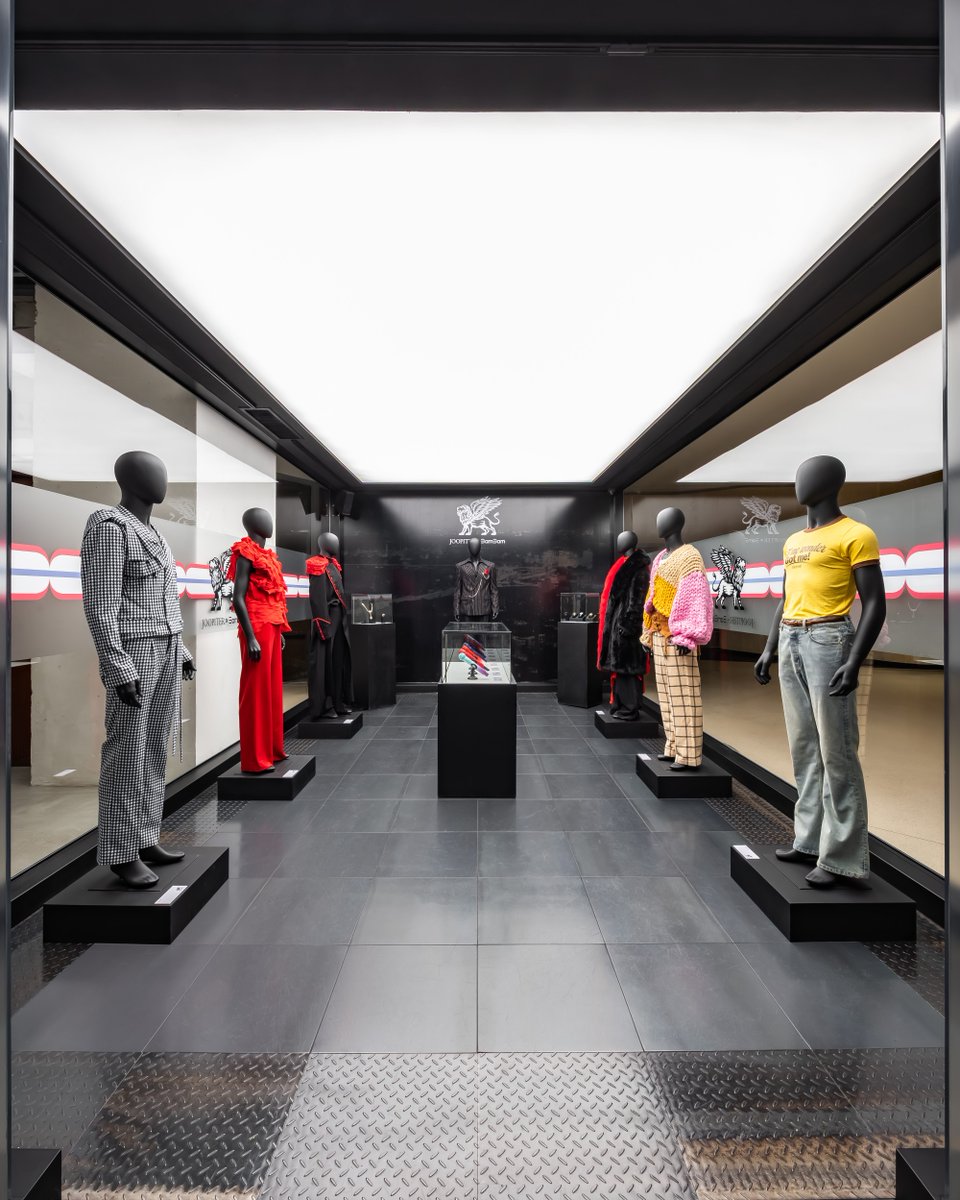 joopiteronline's tweet image. The JOOPITER x BamBam pop-up at SIWILAI is now open.
Step inside BamBam: From the Stage and Beyond at the SIWILAI Store, where select auction highlights, stage-worn looks, and BamBam's signature style are brought to life.
Explore the exclusive JOOPITER x BamBam capsule…