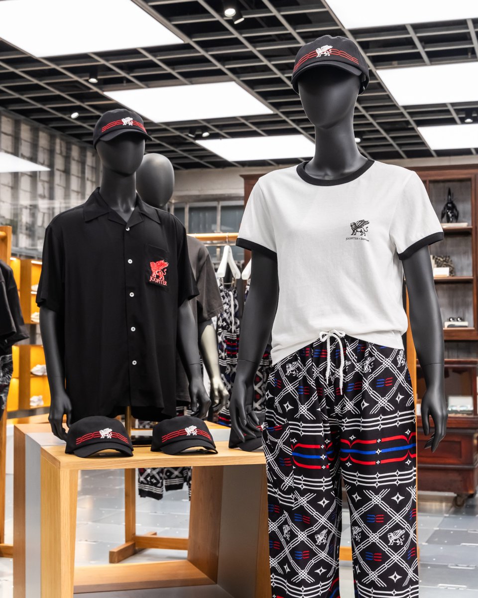 joopiteronline's tweet image. The JOOPITER x BamBam pop-up at SIWILAI is now open.
Step inside BamBam: From the Stage and Beyond at the SIWILAI Store, where select auction highlights, stage-worn looks, and BamBam's signature style are brought to life.
Explore the exclusive JOOPITER x BamBam capsule…