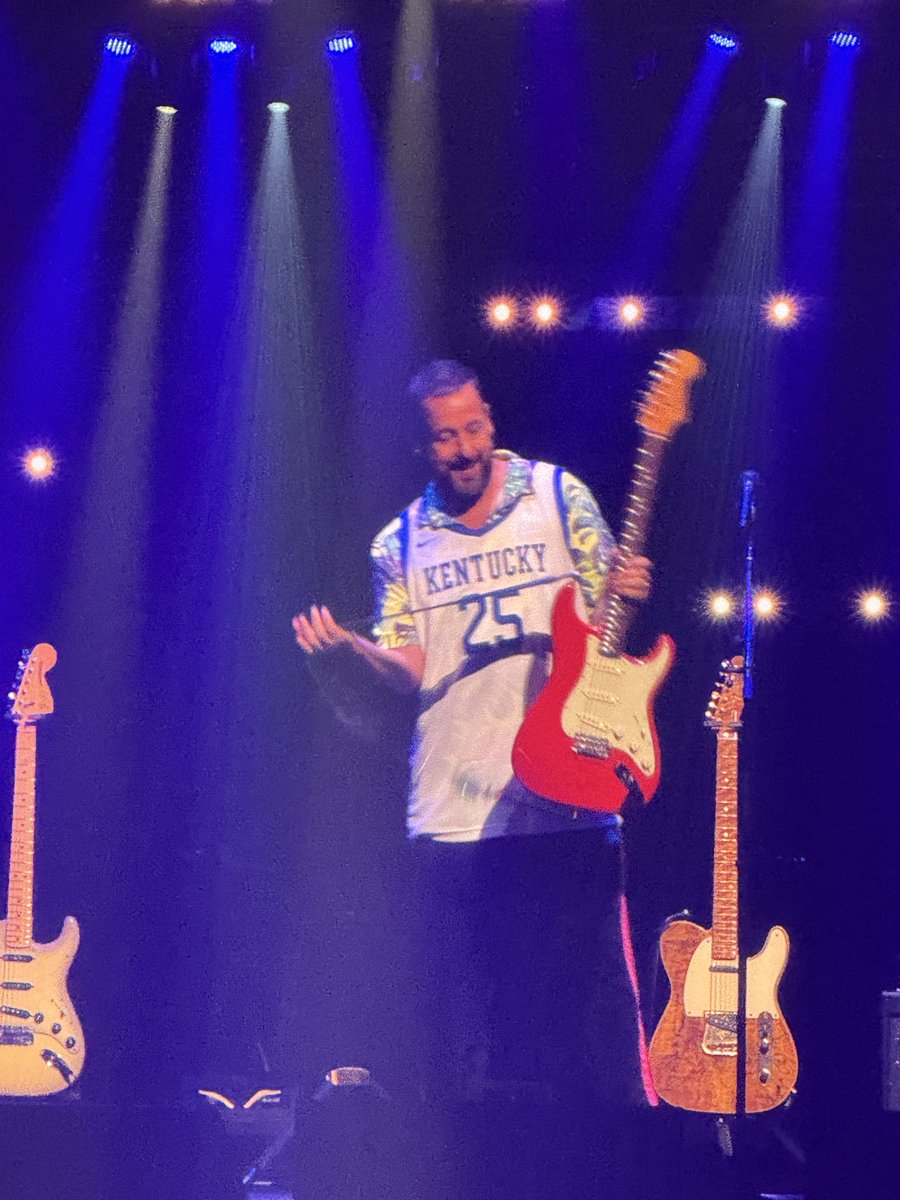 MarioMaitland_3's tweet image. Adam Sandler rocking the Kentucky jersey during his show in Lexington!