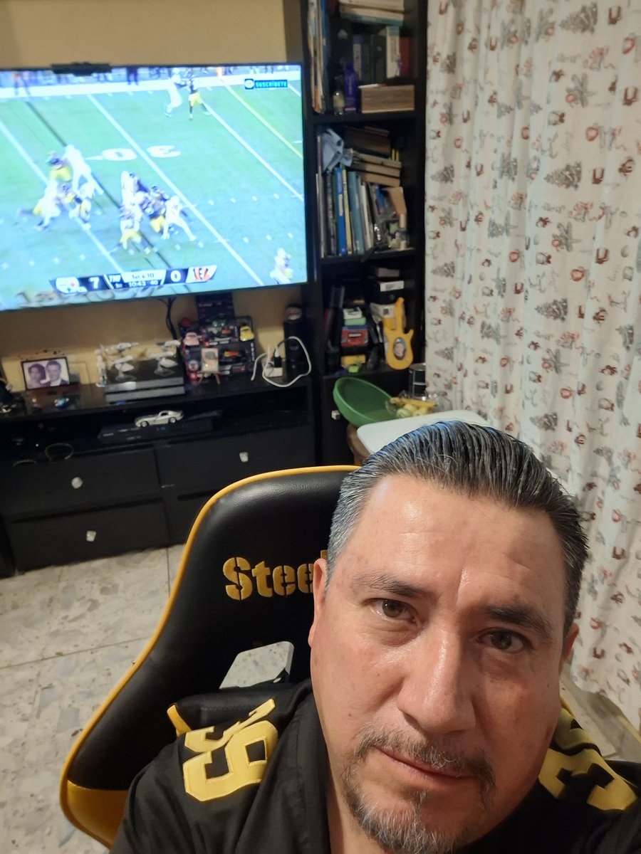 jrlampard50's tweet photo. #foximpactonfl Saludos desde Iztapalapa para el mundo, Here we go #Steelers https://t.co/Ft1n1ZIzjB