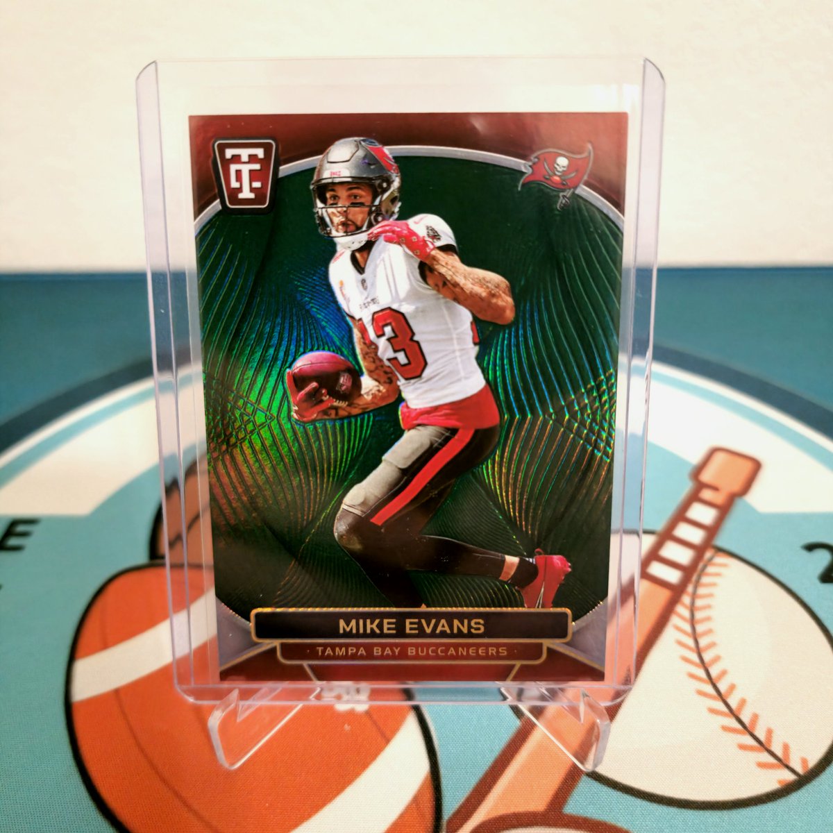 🚨BREAK RECAP🚨

Totally Certified delivered the hits last night! We hit all the big rookie QBs in either patches, #'d, or both! Also a future HOF'er to /5?!? Great product. Might need to snag a few more boxes.

Take a look at all the hits from last night's break!

Interested in