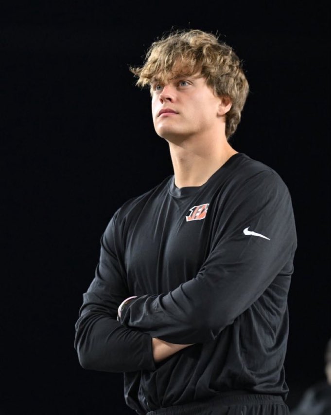 i’m high and openly sobbing i love him so much look at his little tucked in shirt i’m ill 😭😭😭