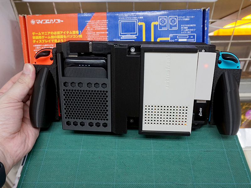 watch_akiba's tweet photo. 更新：レトロフリークをポータブルゲーム機化するキット「RFPortable7」が入荷 https://t.co/384exFNL6P #レトロフリーク https://t.co/Q3XV8xQE6C