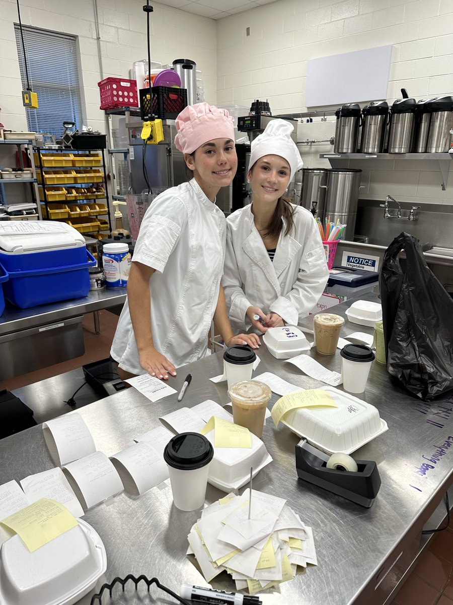 apexculinary's tweet image. Cafe in action 🌴☕️