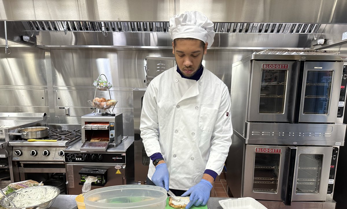 apexculinary's tweet image. Cafe in action 🌴☕️