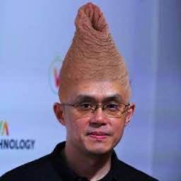 wei980427's tweet photo. 太恶搞了吧 心疼我们的长鹏哥@cz_binance https://t.co/x7ko238rpY