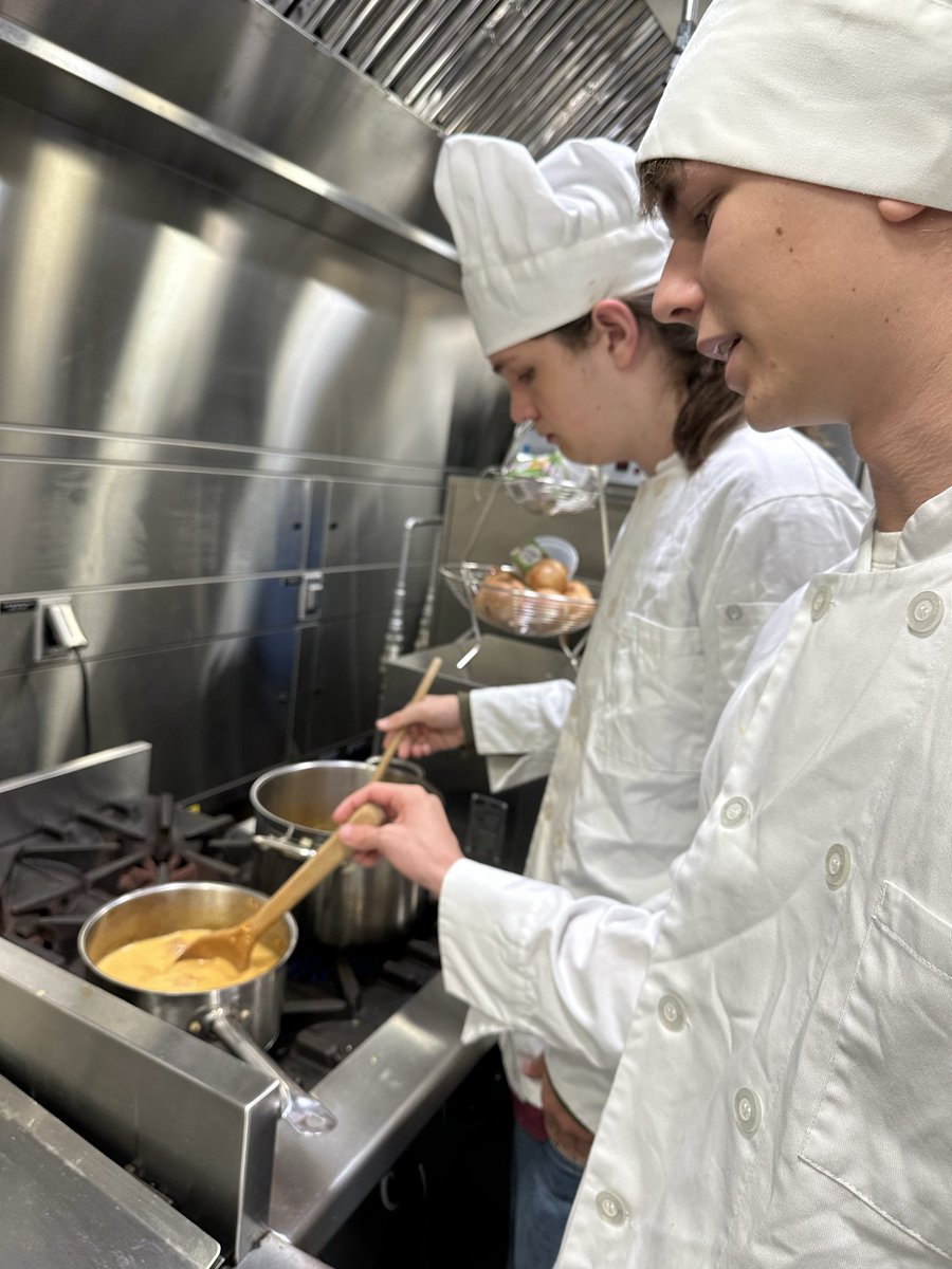 apexculinary's tweet image. CA 1 - Dal with naan 🫚🧄🧅🍅🫓