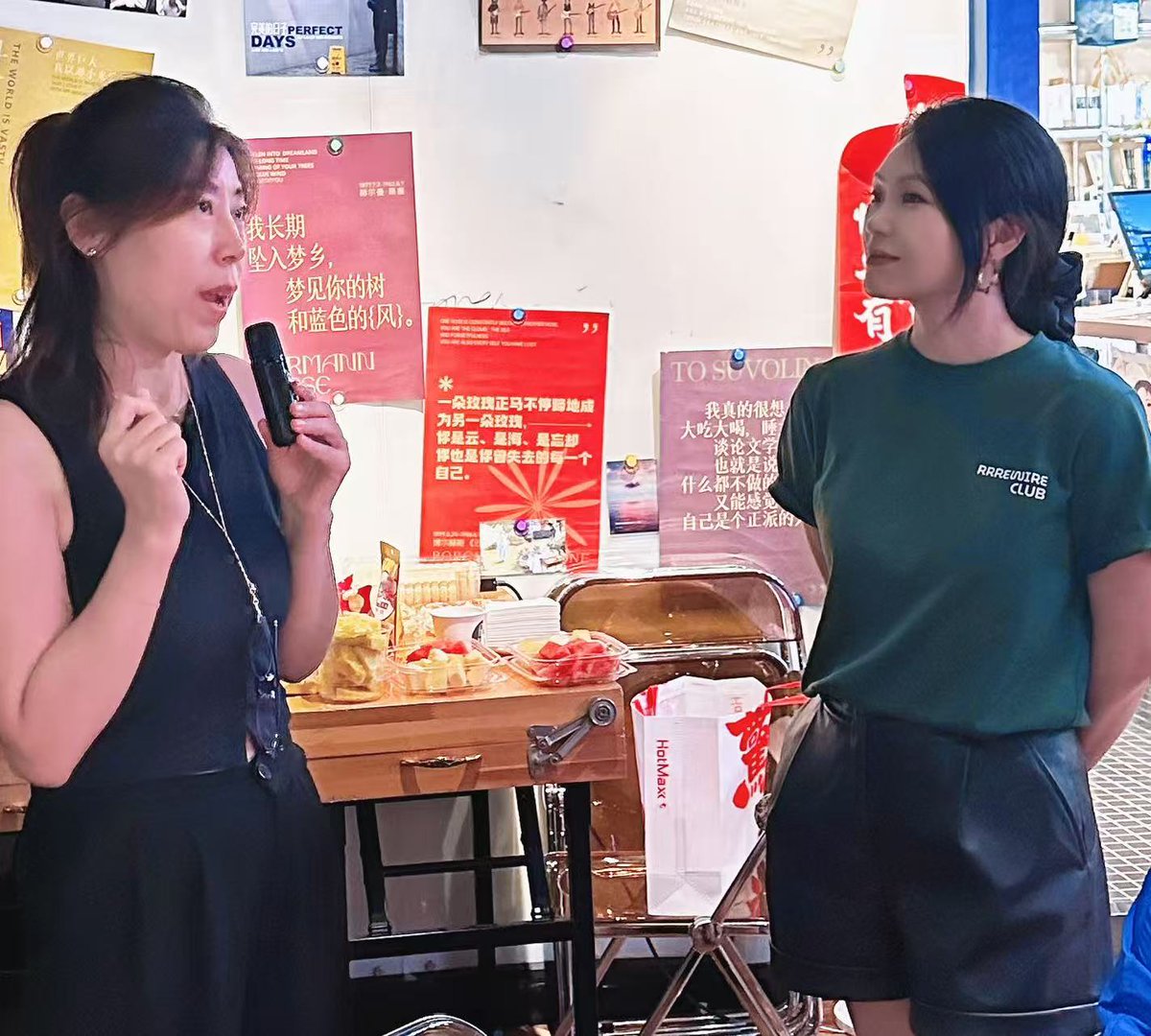 Just held the "AI x Design Thinking" workshop . Learned myself as a product mindset and use AI as analyst. Great insights from collaborative sessions with other "CEOs". Next session on Oct 24 - turning ideas into actionable prototypes! #DesignThinking #sherewires #AI