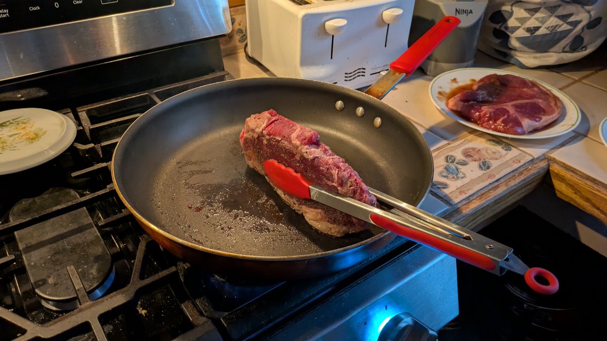 RCBULL4's tweet photo. Figured out how to brown up the fat cap on a New York steak. Mouth is watering. https://t.co/KT0AzC8GxE