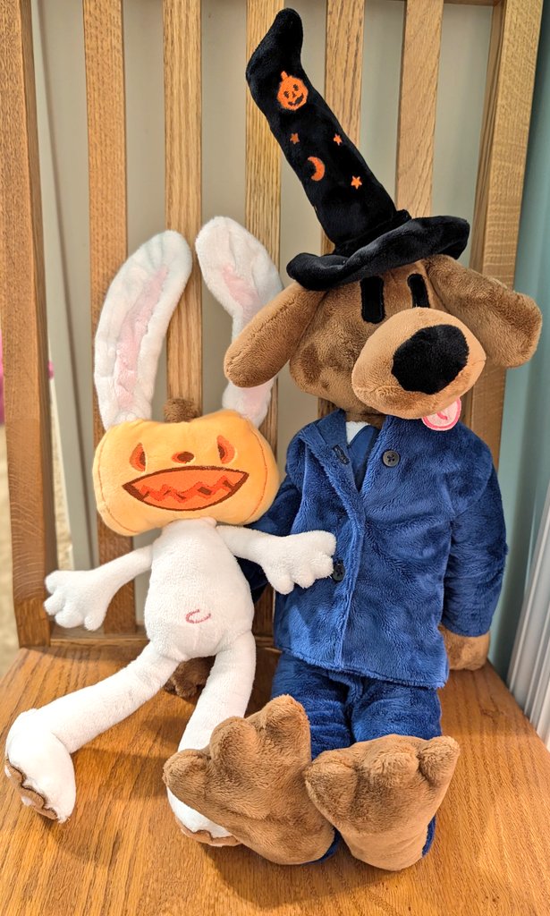mylovelyskies's tweet photo. GET SPOOKY!!🍂🧡👻🎃 #SamandMax https://t.co/1Bbf6464tV