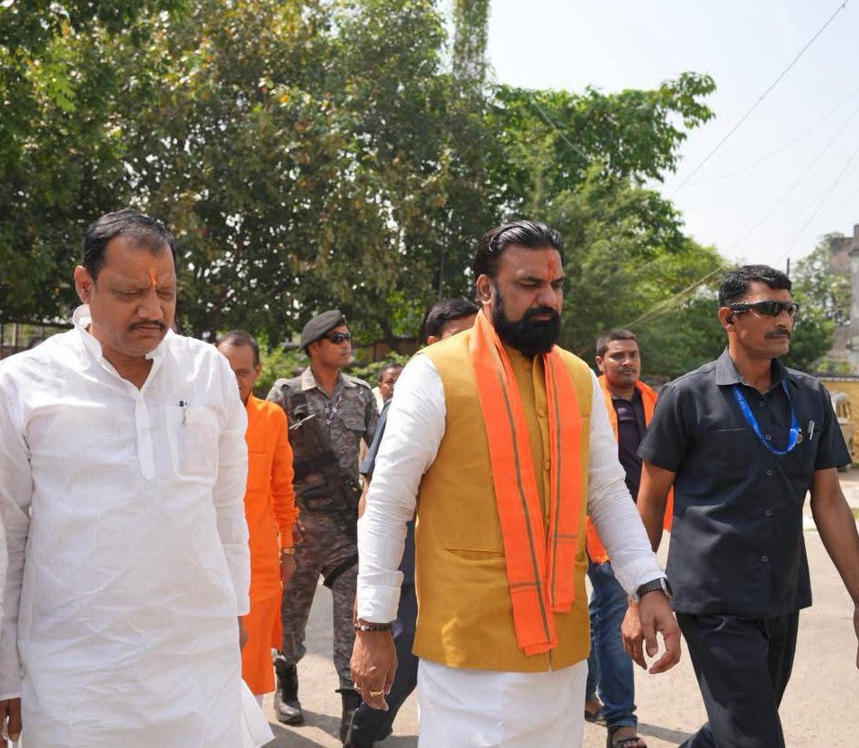 तारापुर विधानसभा की सबसे खूबसूरत तस्वीर 
        
   तारापुर के वर्तमान विधायक और सबसे प्रिय बॉस के भाई राजीव भईया के त्याग और समर्पण को नजरअंदाज नहीं किया जा सकता है, राजीव जी को पुरे बिहारीयों के तरफ से बहुत-बहुत धन्यवाद । उम्मीद है राजीव जी नए गठित होने वाले सरकार में