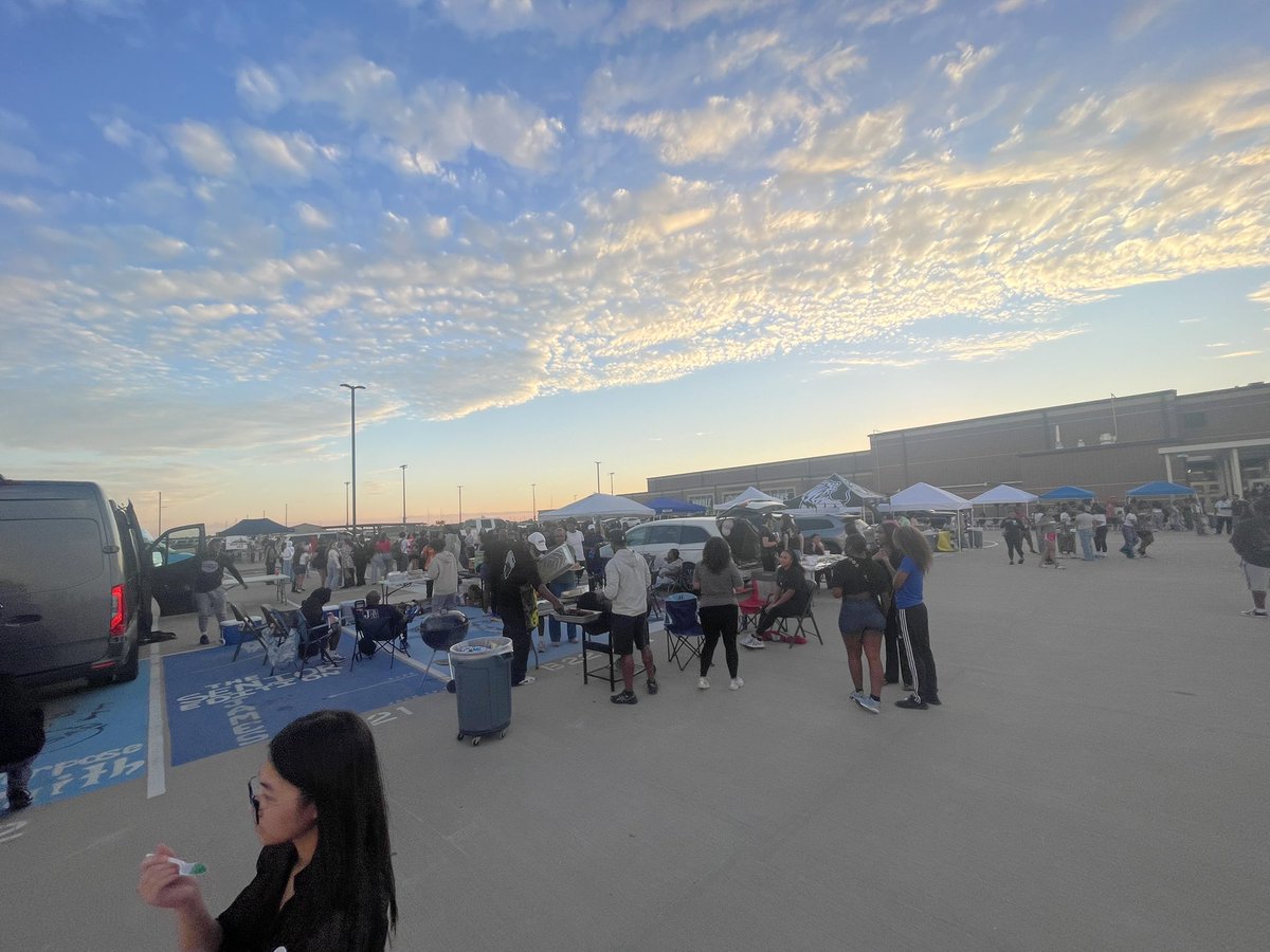 Mums + tailgate = #HOCO2025 <a href="/RandleHS/">Randle High School</a>