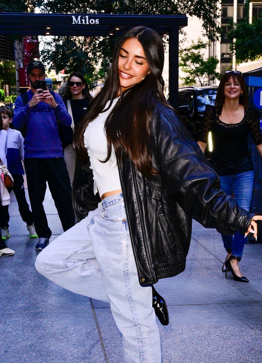 madisonchart's tweet photo. Madison Beer Spotted in New York City today ! https://t.co/NnVsGT2DuF