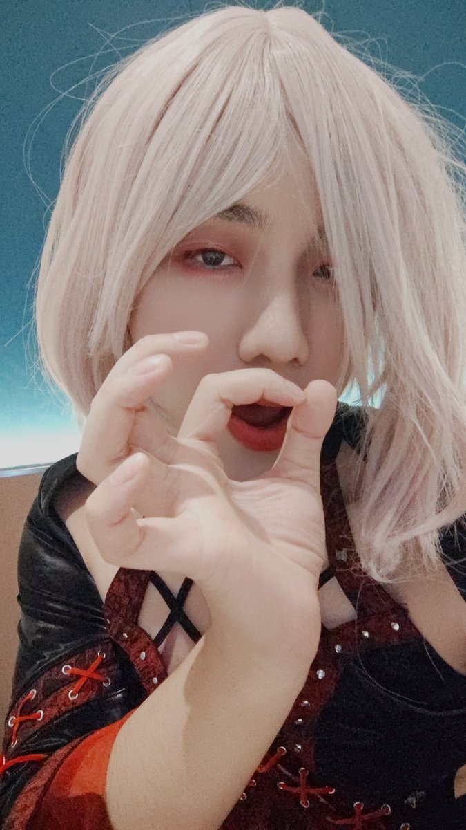 ＃伪娘 ＃男娘 ＃可爱的男孩子 
杂鱼，说的有多厉害，还不是被咱两下口出来了，一点用也没有～