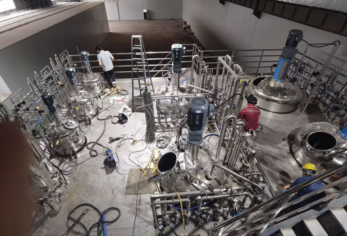 BL_bioreactor's tweet image. Technicians install and debug biotech equipment for smooth production.#BiotechEquipmentInstallation #EquipmentDebugging #ProductionReadiness #TechnicalTeam