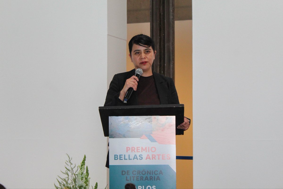 Esta tarde se llevó a cabo en la Casa Redonda Museo de Arte Contemporáneo de Chihuahua la ceremonia de entrega del Premio Bellas Artes de Crónica Literaria Carlos Montemayor 2025 a Leonarda Rivera Sosa por su obra Tierra fría.