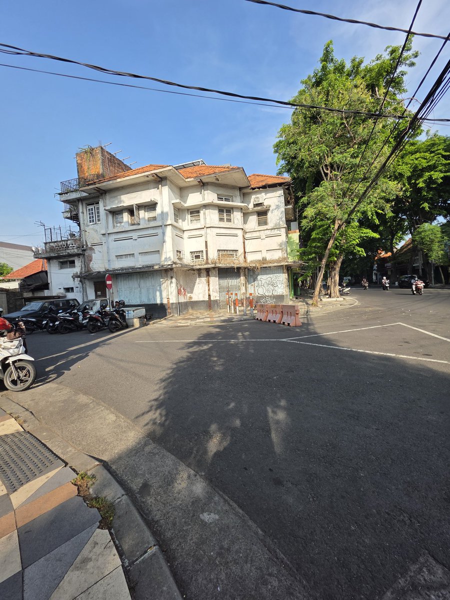 davidhermansyah's tweet image. Miring hehehe