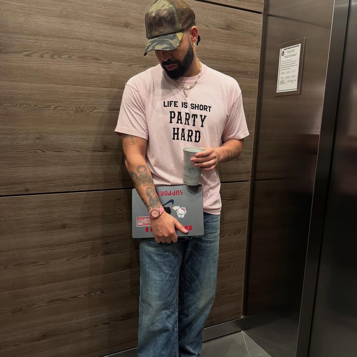 Kurrco's tweet image. "HATING DRAKE DOESN'T MAKE YOU DEEP"

— Drake via IG 👀