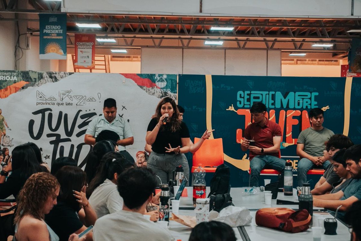 Nos reunimos con estudiantes universitarios y terciarios que aportan su mirada para construir una provincia con más oportunidades.
De cara al 26 de octubre, reafirmamos que defender e invertir en educación, es apostar a nuestro presente y futuro.

#FederalesDefendamosLaRioja