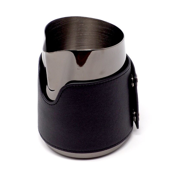 facoffee_bot's tweet image. 【WPM】ミルクピッチャー ハンドルフリー ラウンドスパウト 450cc
上部が斜めにカットされていることで、ミルクの流量がコントロールしやすくなっているミルクピッチャー。

fac.co.jp/fs/coffee/wpm/…

#WPM #ミルクピッチャー #ハンドルフリー #ラテアート #バリスタ #coffee #cafe #facoffee