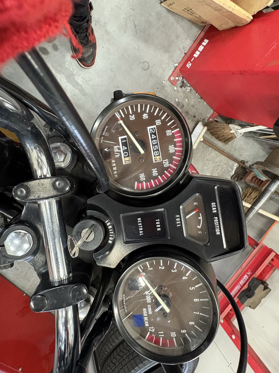 tk_s15love's tweet photo. バイク欲しい人いますか！
ゴキ250です！
カスタムそのまま保証書取説付きの2万キロ台です！
吸います！

気になる方はDM待ってますん！

 #ゴキ  #旧車  #即日 https://t.co/VGZVx6Es7m