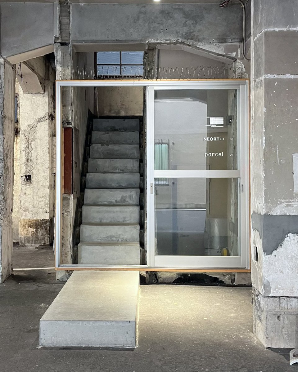 ioriiwaki's tweet image. 会場アクセスのご案内です。
NEORT++ (ネオルトツー)
馬喰町駅 C4出口から徒歩4分、まるかビルの3階になります。

1階は駐車場になっており少し分かりづらいですが、その奥に入口があります。
内部は打ちっぱなしのコンクリートで足元が少し不安定ですので、ご来場の際はお気をつけください。