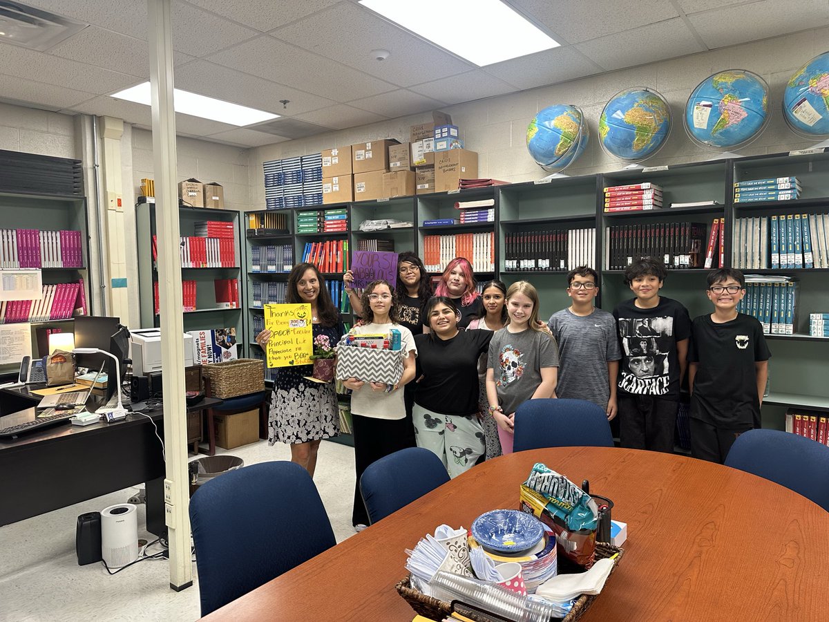 ViridianaE83's tweet photo. StuCo surprised our Faboolous 🎃 👻 Principal Mrs. Medina with a few tokens of appreciation to honor her for October’s National Principals Month. It also happened to be Boss’s Day and we love 💕 our boss @NISDStinson @NISD we have the best Principal!!!#SkyhawkPride #BestBossEver https://t.co/1d0xCtBaD1