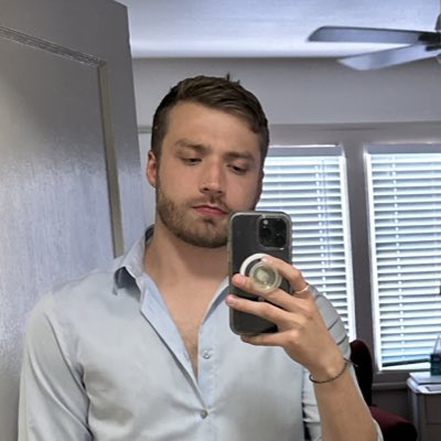 ltsBlake's tweet photo. Just made crispy cookies in the oven because I prefer my chocolate chip cookies #WithAnCrunch https://t.co/xz1EiLx3DW