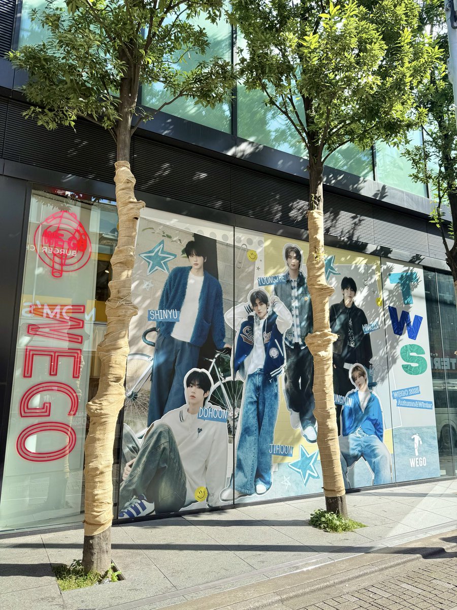 WEGO 2025 AUTUMN &amp; WINTER with TWS

本日10/17（金）〜WEGO 原宿本店、心斎橋店のウィンドウは、秋冬ビジュアルver.に切り替わりました！✨
たくさんお写真撮って【 #TWS_WEGO】のハッシュタグをつけてSNSに投稿してくださいね☆

▼TWS特設ページはこちら▼
wego.jp/pages/f-cts-tw…