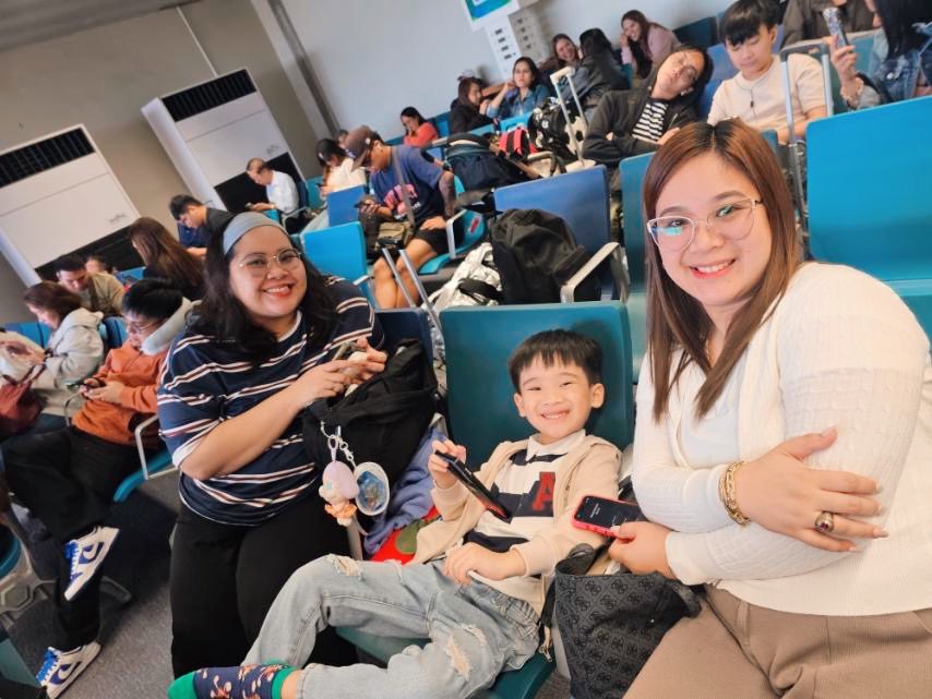 itsShowtimeNa's tweet image. Oh @asapofficial kayong bahala na muna diyan kina Vice, Anne, Vhong, Jhong, Ogie, Kim, and Darren sa 🇨🇦, dito muna kami nina Karylle at Argus sa 🇭🇰
MAGPAKA BUSY TAYONG LAHAT MGA KAPAMILYA!!!! #ItsShowtime #ABSCBN