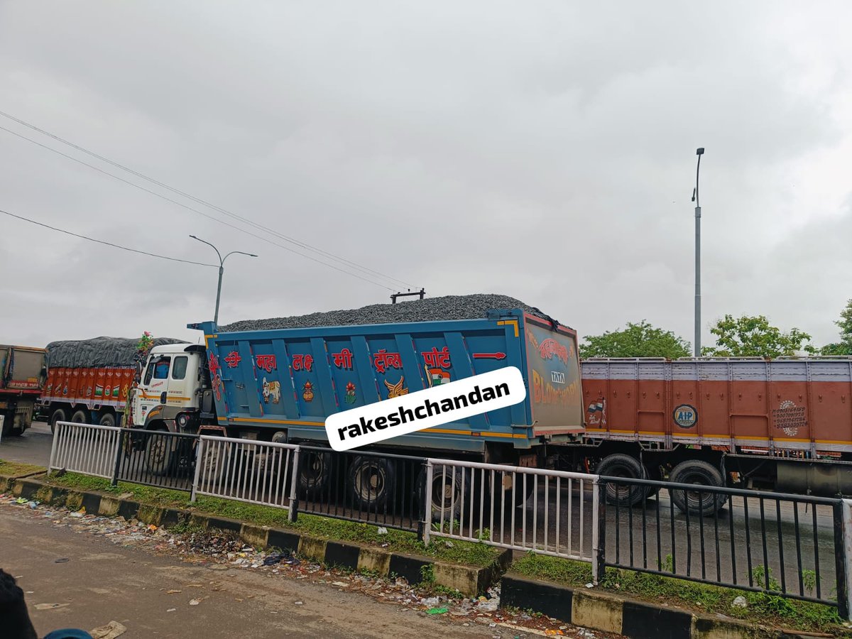महालक्ष्मी लिखे खनिज संपदा परिवहन में संलिप्त वाहनो को जिला प्रशासन क्यों नहीं रोकती है ? खुलेआम ओवरलोड खनिज संपदा की छूट इन्हें किसने दी है ? सत्ता पक्ष और विपक्ष भी मौन क्यों है ? सवाल सभी से है... क्या कभी इनपर कार्यवाही होगी ? <a href="/JharkhandCMO/">Office of Chief Minister, Jharkhand</a> <a href="/yourBabulal/">Babulal Marandi</a> <a href="/DumkaDc/">DC_Dumka</a> <a href="/DumkaPolice/">DUMKA POLICE</a>