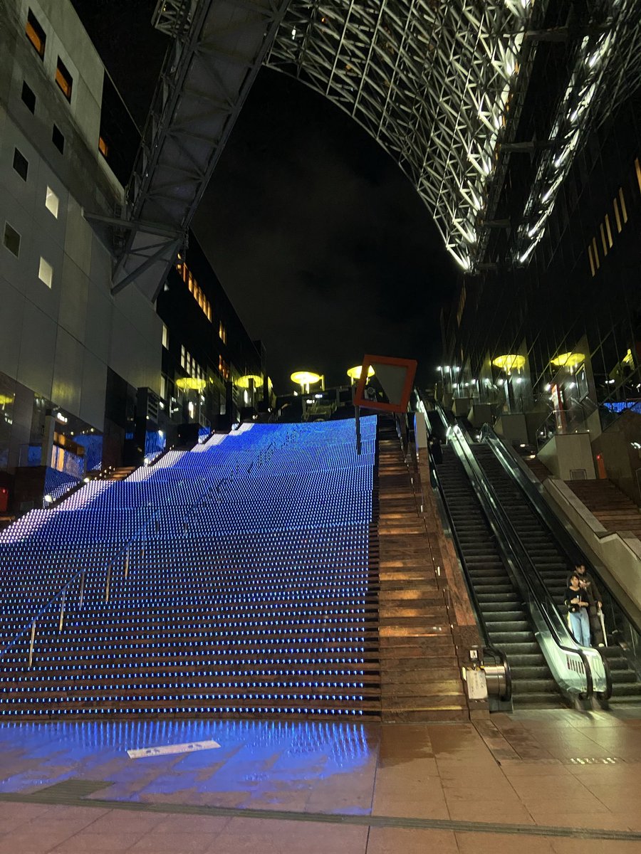 siropu06's tweet photo. 初めて京都駅きた https://t.co/rS5wbU6kWK