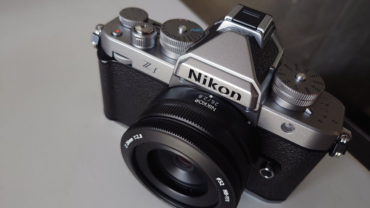 日曜日から新潟、大阪と遠征するのでNikon Zf とZ26mm f/2.8をお借り