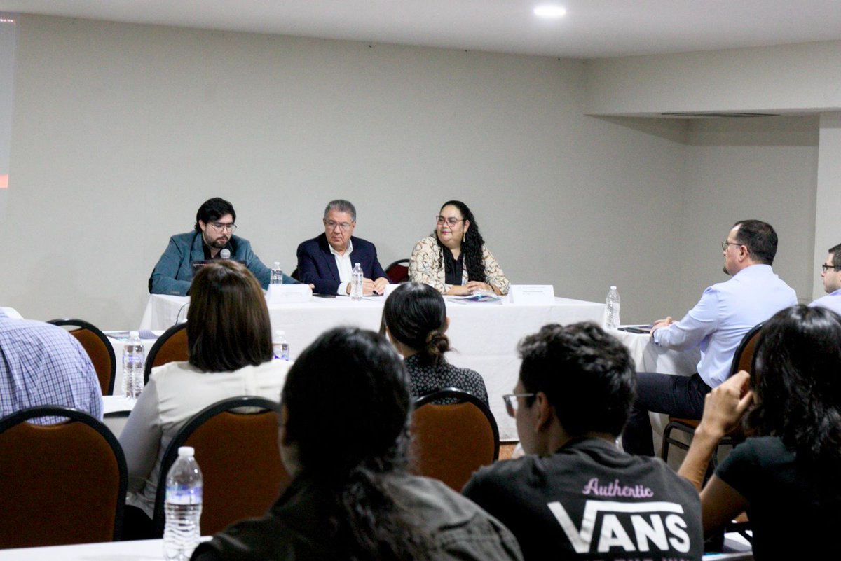 Si eres periodista 📸 o policía 👮 esta guía es para ti: 

Hoy, ARTICLE 19, junto con <a href="/unipolsinaloa/">Universidad de la Policía del Estado de Sinaloa</a> y <a href="/InstitutodePro/">Instituto de Protección Sinaloa</a>, con el acompañamiento de <a href="/DCAF_Geneva/">DCAF HQ</a> y <a href="/AlemaniaMexi/">Embajada Alemana en México</a>, presentamos la guía "Seguridad colectiva Policía y Prensa: Recomendaciones de actuación en contextos de