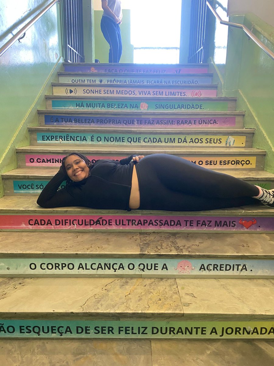 imnothazzy's tweet photo. Em na semana de interclasse com todo tipo de roupa, menos o uniforme https://t.co/A9R12vqHIO