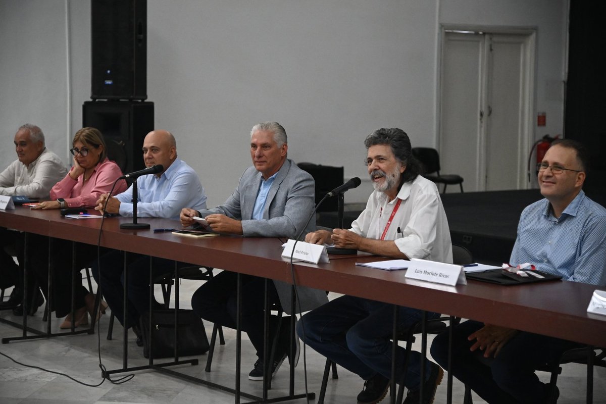 🗣️| A ese fascismo que muestra su rostro de exclusión, de discriminación, de apartheid, dijo, solo se le puede enfrentar desde las ideas por la humanidad.

Y no se puede luchar por la humanidad si no se hace con amor.