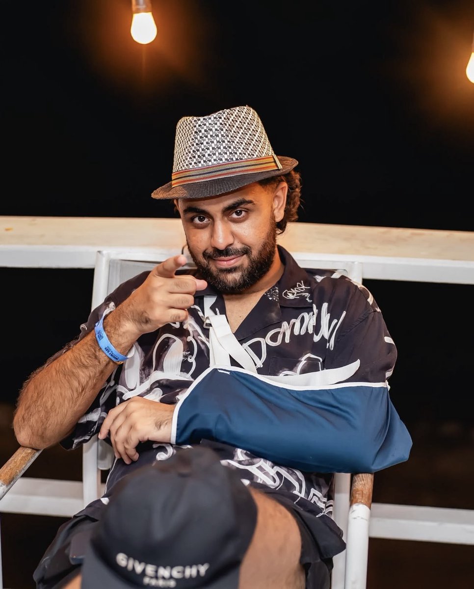 AkshayT2000's tweet photo. Just found out this pic exists… taken one year ago, 5 days after a car crash where we flipped into a house 😂😂 https://t.co/TRLa1i4Qqz