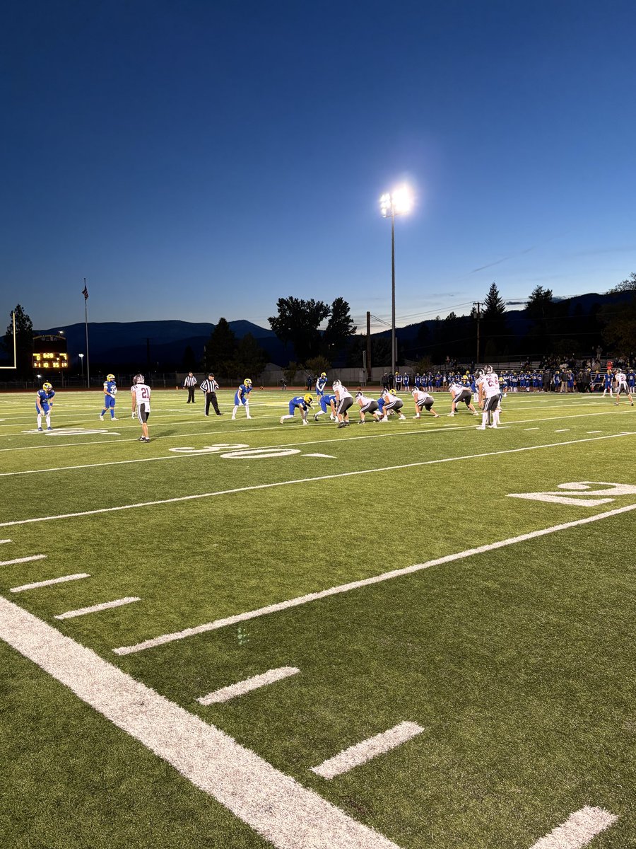 CoachAndersonMT's tweet image. Beautiful night for AA football in Missoula! Big Sky taking in Helena High. A lot of future Orediggers on the field! @MonTechFootball @CoachKyleSamson 
#FridayNightLights
#RollDiggs⚒